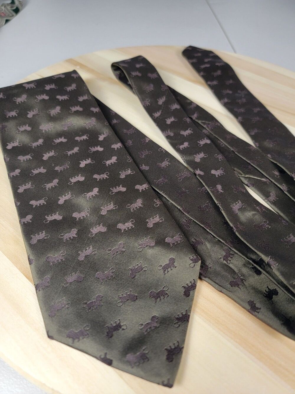 Gianfranco Ferre Men's Silk Tie Green Dark Lion Animal Print Woven Made in Italy